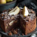 Saftiger Schokoladen-Birnenkuchen mit Schoko-Streuseln